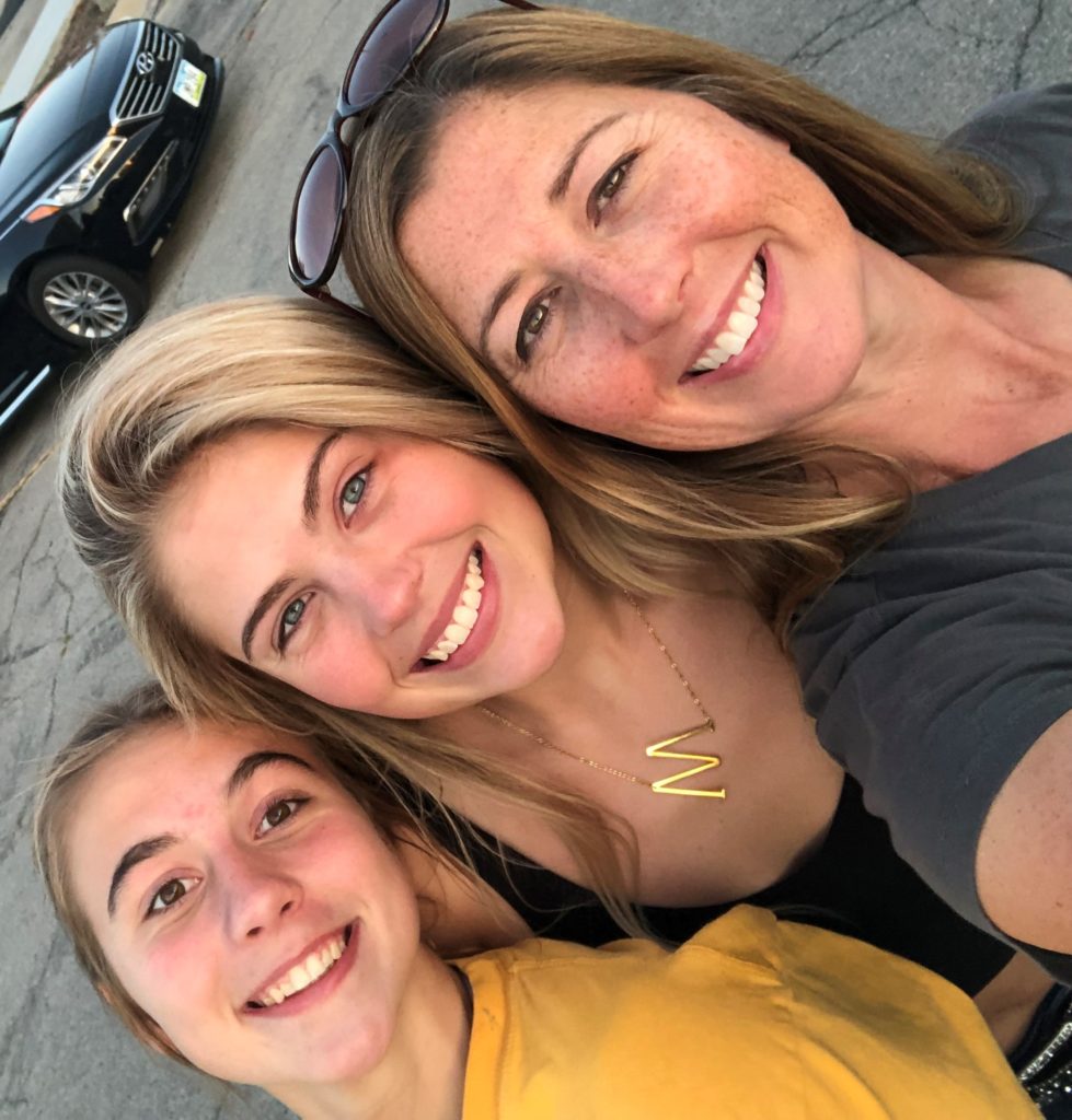 Julia in real life with daughters